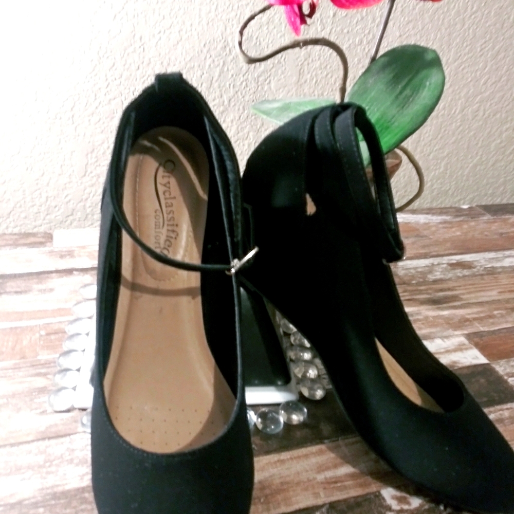 These Beautiful Black Wedge Heels